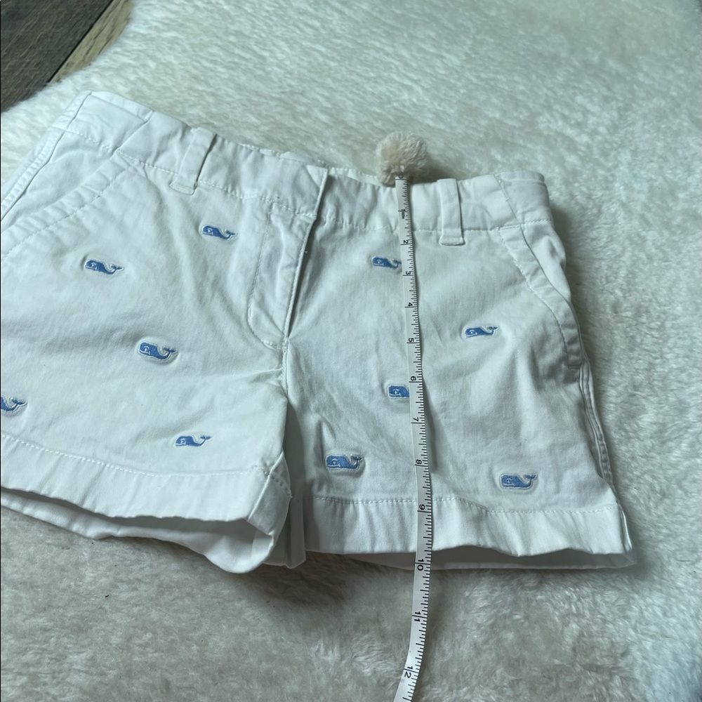 Vineyard Vines Kids White Blue Whale Embroidered Shorts - Picture 2 of 6